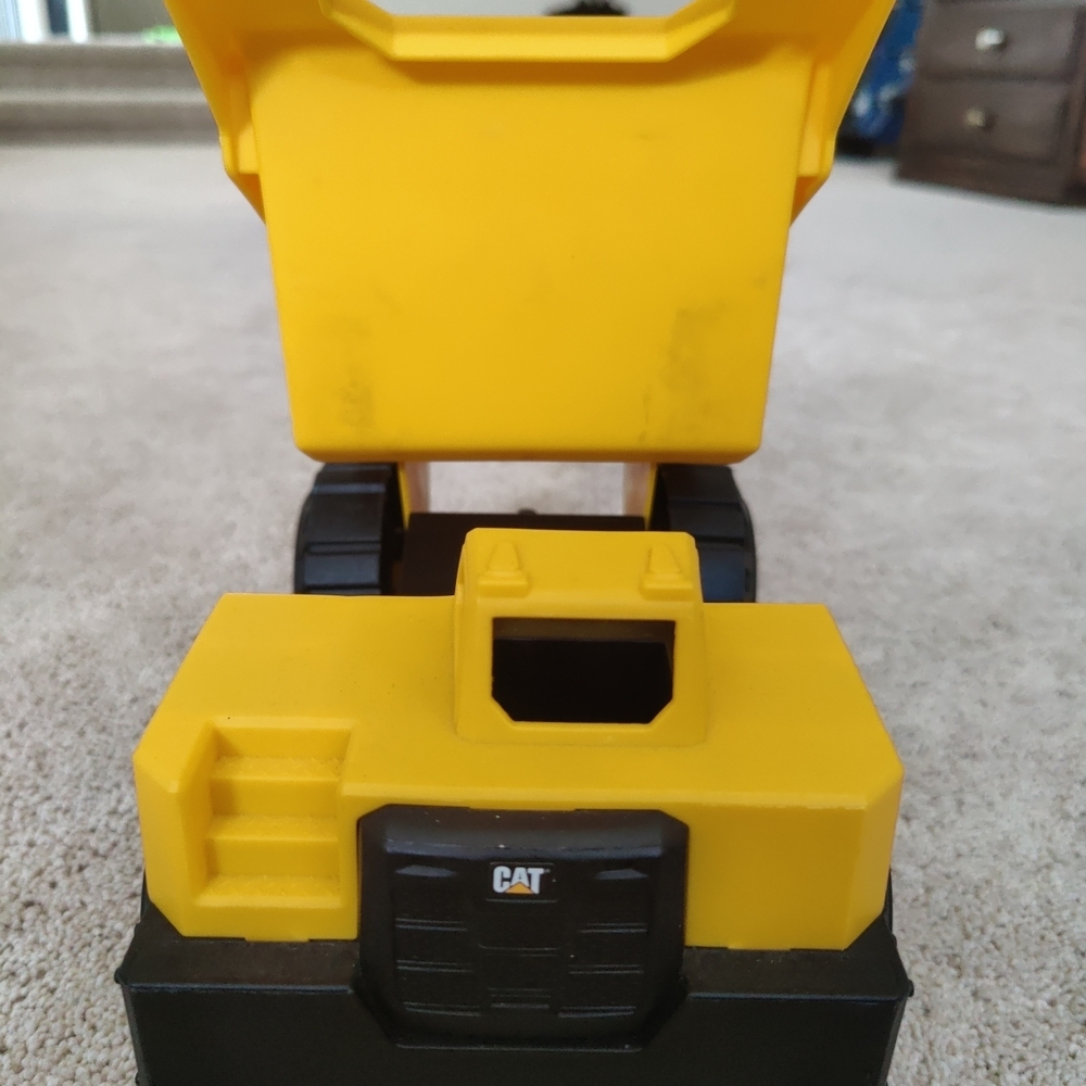 Yellow Dump Truck Toy In Excellent Used Condition - Picture 3 of 6